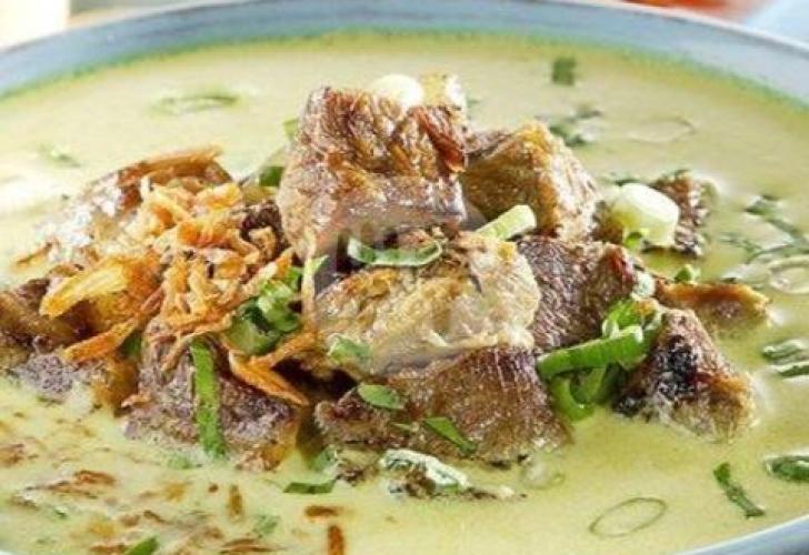 Soto Yosep: Santapan Siang yang Menghangatkan Jiwa di Jantung Cilacap